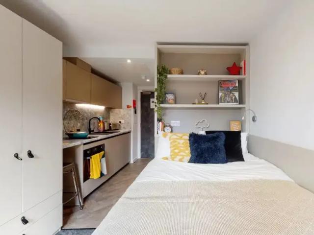 Room for rent in South Lambeth, Greater London