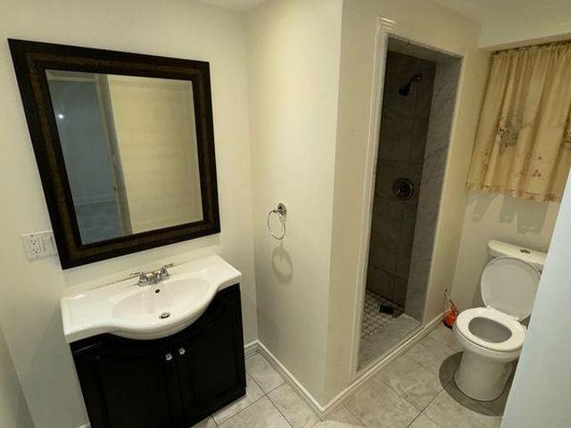 Room for rent in Mississauga, Ontario