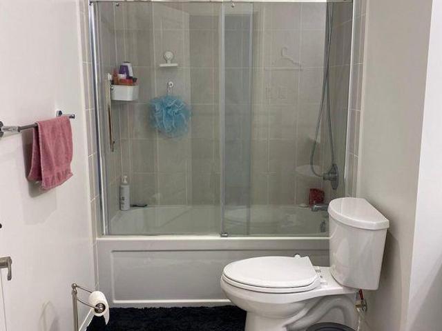 Room for rent in Mississauga, Ontario