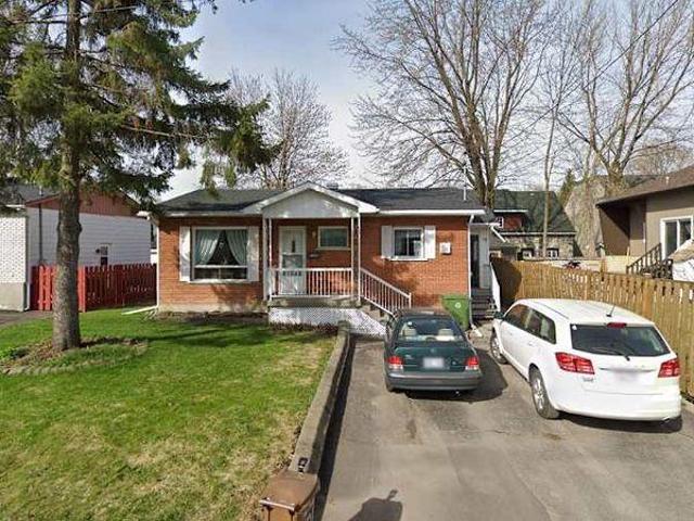 Room for rent in St. Leonard's, Quebec