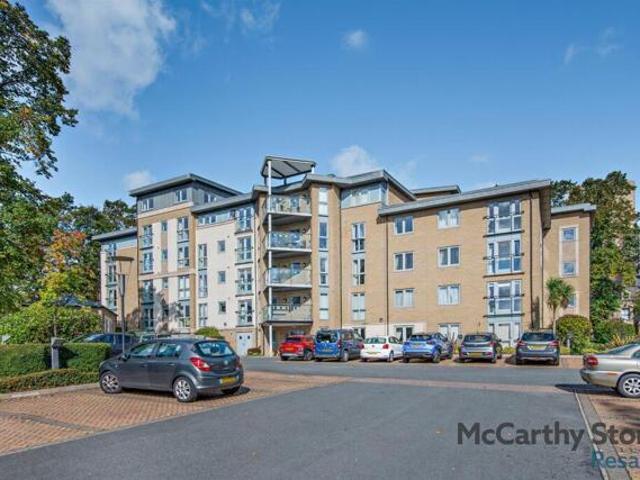 Room for sale in Savile Park, Halifax