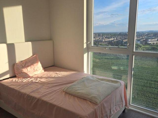 Room for rent in Oakville