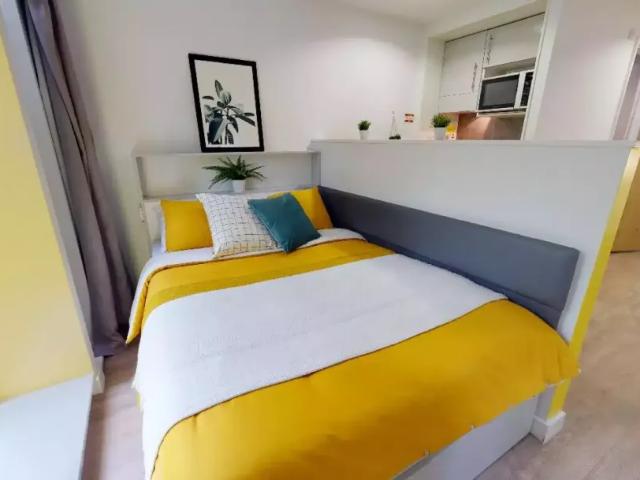 Room for rent in St Clement's, The Slade