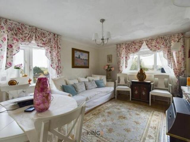 Room for sale in Oakmere, Potters Bar