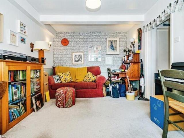 Room for sale in Horsham, West Sussex