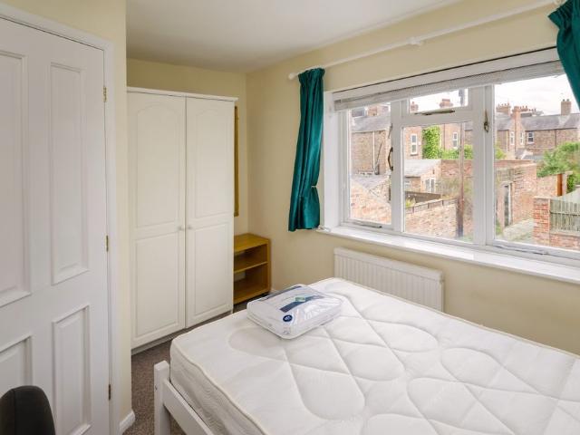 Room for rent in Bell Farm, High Field