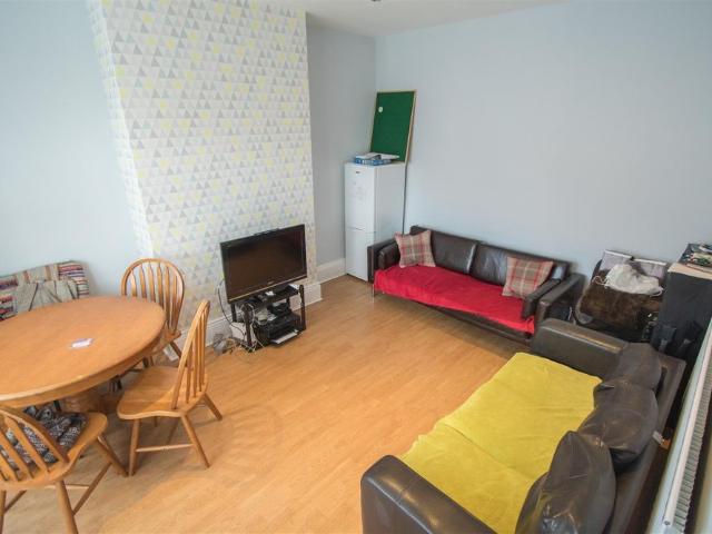Room for rent in Beckett Park, Headingley