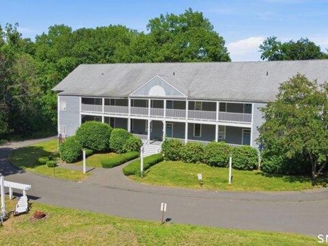 Condo for sale in Simsbury, Connecticut
