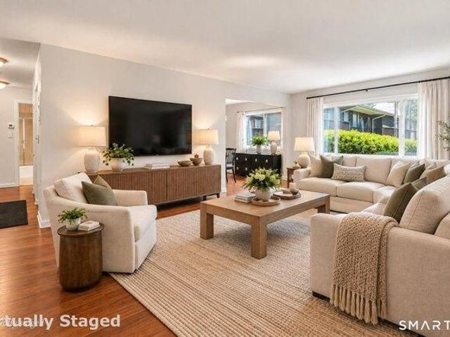 Condo for sale in Ridgeway, Stamford