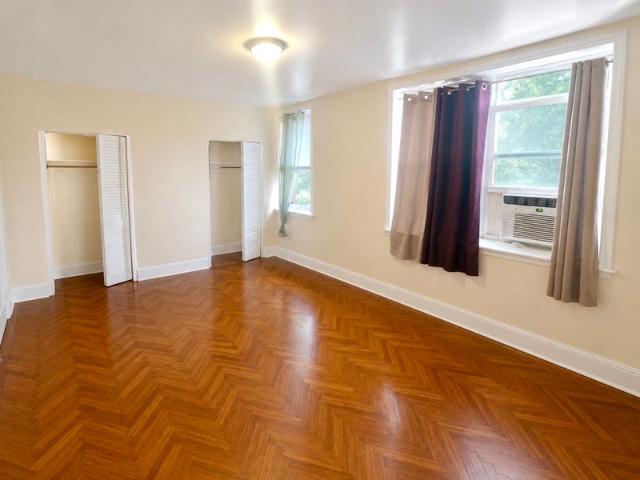 Room for rent in Arverne, New York