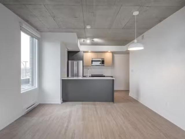 Condo for rent in Les Moulins, Quebec