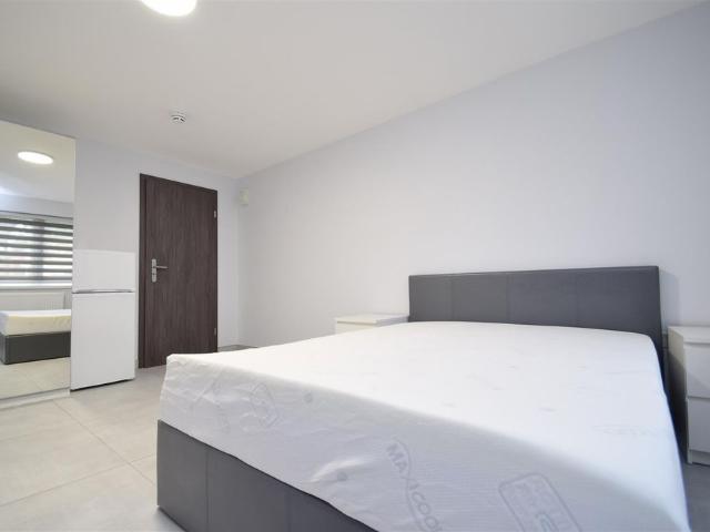 Studio for rent in Sudbury, Greater London