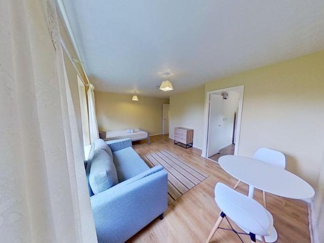 Studio for rent in East Craigs, Scotland