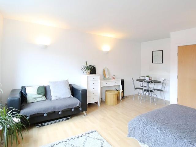 Studio for rent in Woodhouse, West Yorkshire