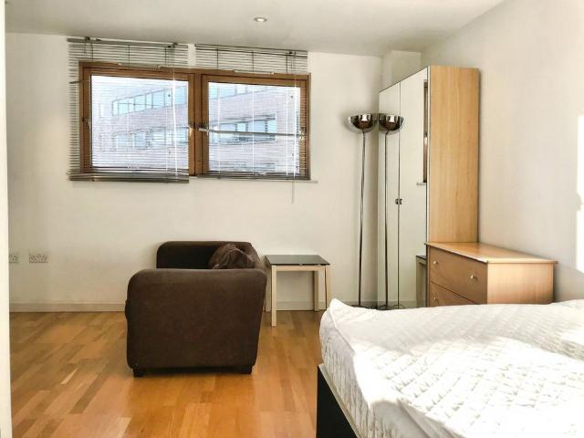 Studio for rent in West Yorkshire