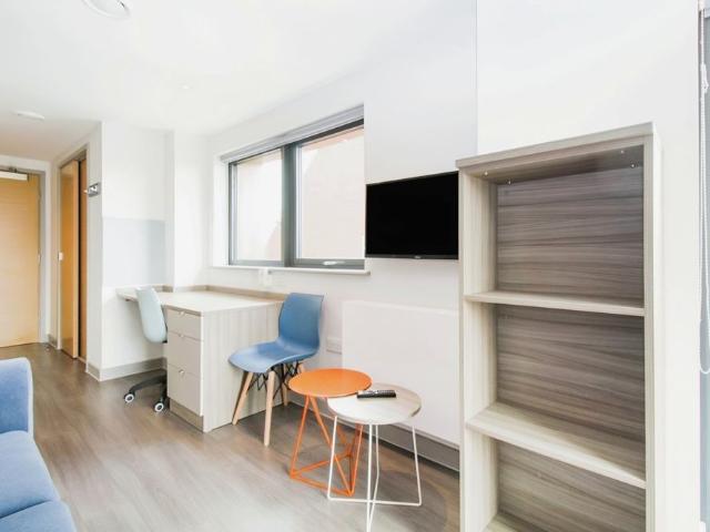 Studio for rent in Hyde Park, West Yorkshire