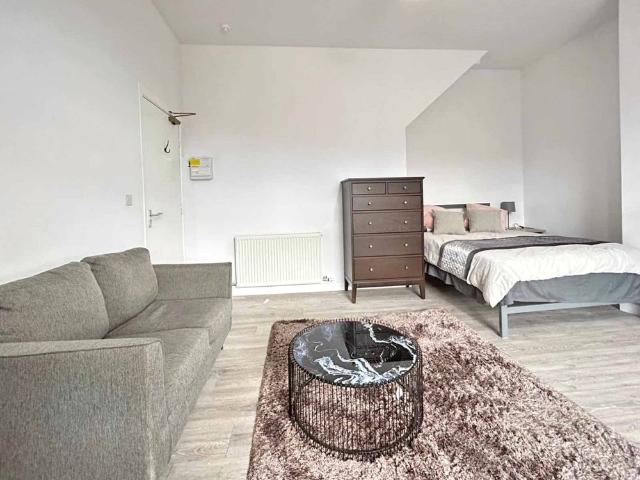 Studio for rent in Woodhouse, Leeds