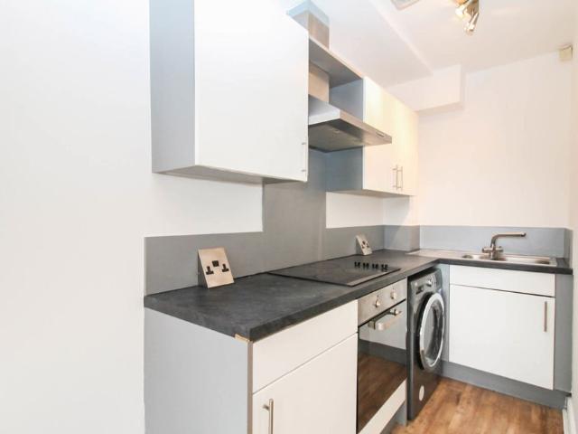 Studio for rent in Armley, West Yorkshire
