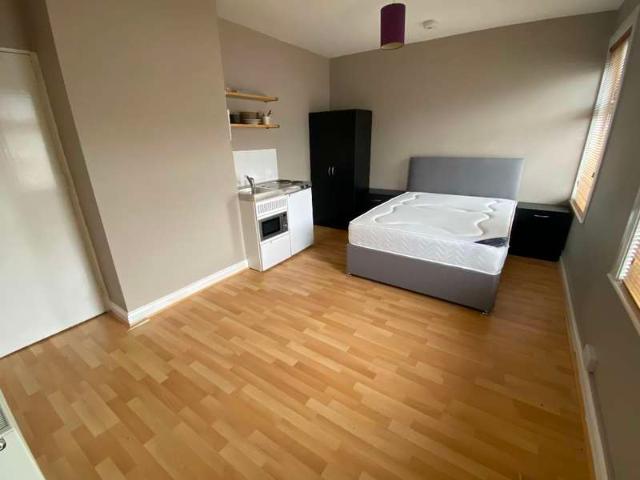 Studio for rent in Rodbourne, Swindon