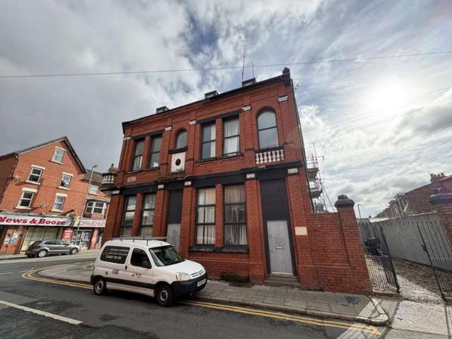 Studio for sale in Calderstones