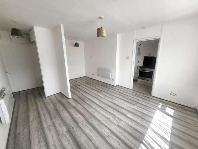 Studio for rent in Dudley Port, Tipton