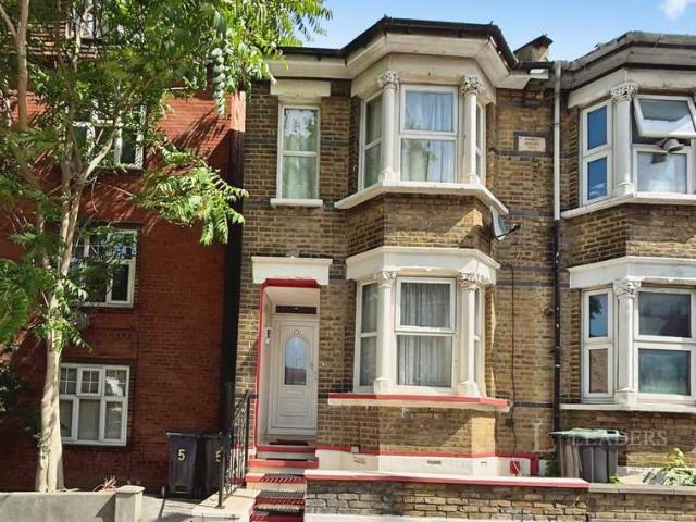 Studio for rent in London Borough of Croydon, Greater London