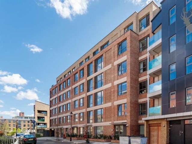 Studio for sale in Old Ford, Bow