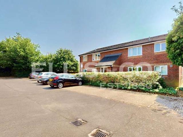 Studio for sale in London Borough of Ealing, Greater London