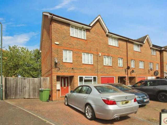 Studio for sale in Greater London