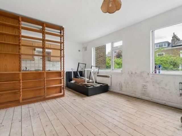 Studio for sale in Clapham Park, Greater London