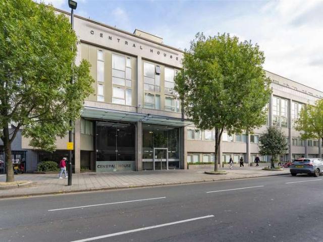 Studio for sale in London Borough of Hounslow, Greater London