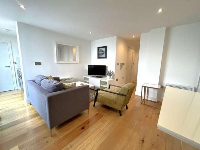 Studio for sale in Hayes, Greater London