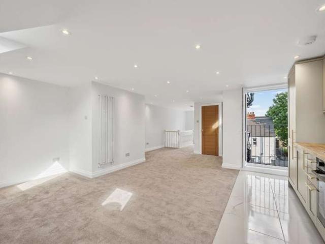 Studio for sale in London Borough of Merton, Merton Park