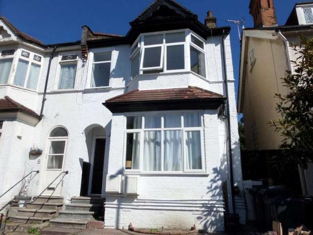Studio for rent in South Croydon, London Borough of Croydon