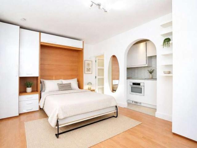 Studio for sale in St Albans, Five Acres