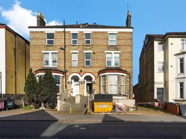 Studio for sale in London Borough of Croydon, Greater London