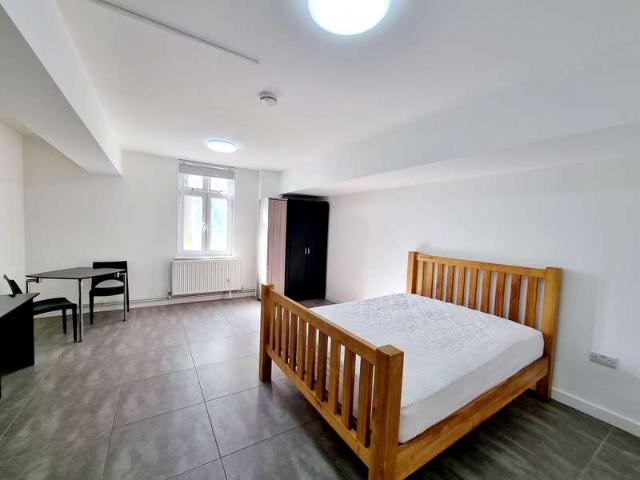 Studio for rent in Goodmayes, Greater London