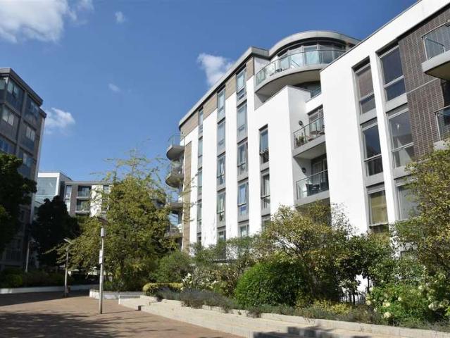 Studio for sale in London Borough of Hounslow, Greater London