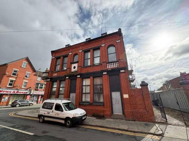 Studio for sale in Calderstones