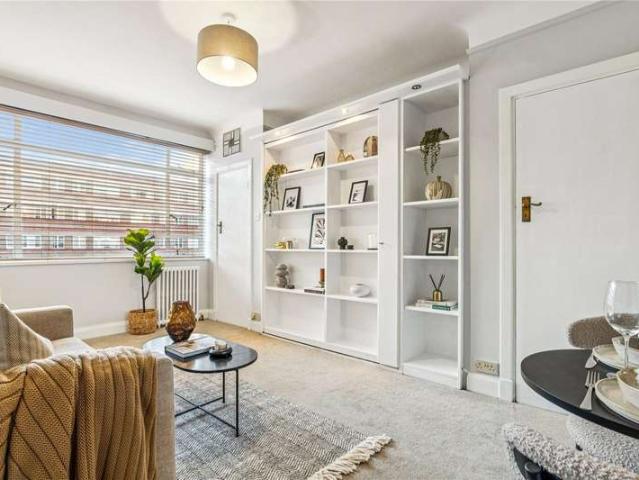 Studio for sale in Balham, Greater London