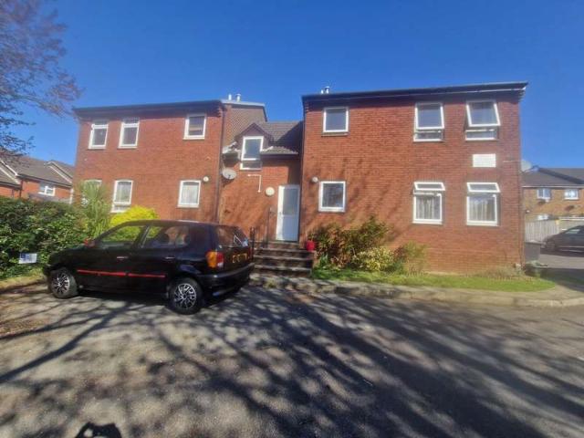 Studio for rent in Lowford, Helford