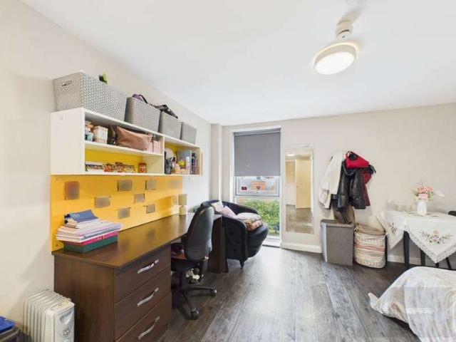 Studio for sale in Islington, Calderstones