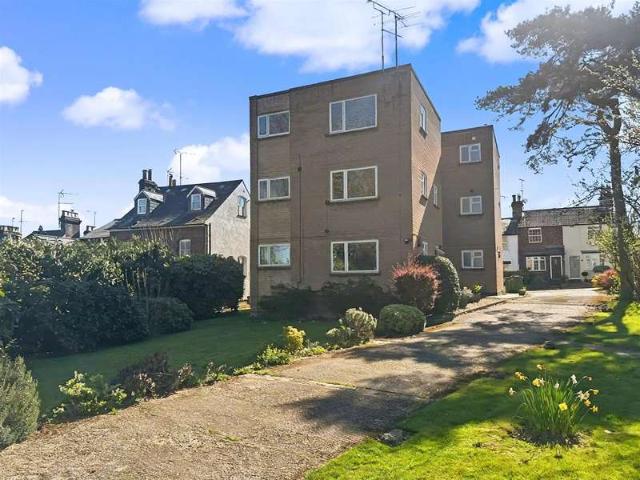 Studio for sale in Hatching Green, Five Acres