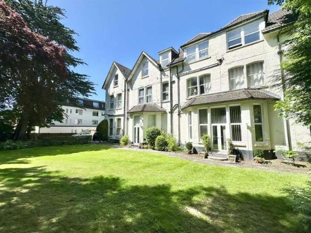 Studio for sale in Lansdowne, Springbourne