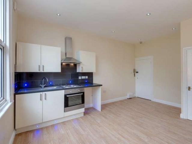 Studio for sale in Kilburn, Greater London