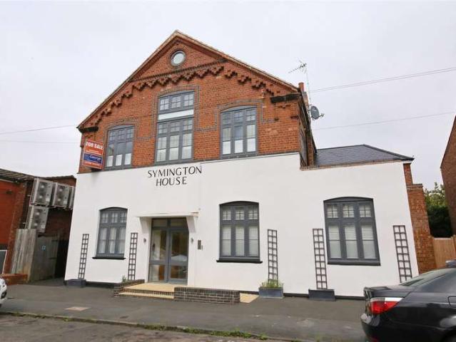 Studio for sale in New Bilton