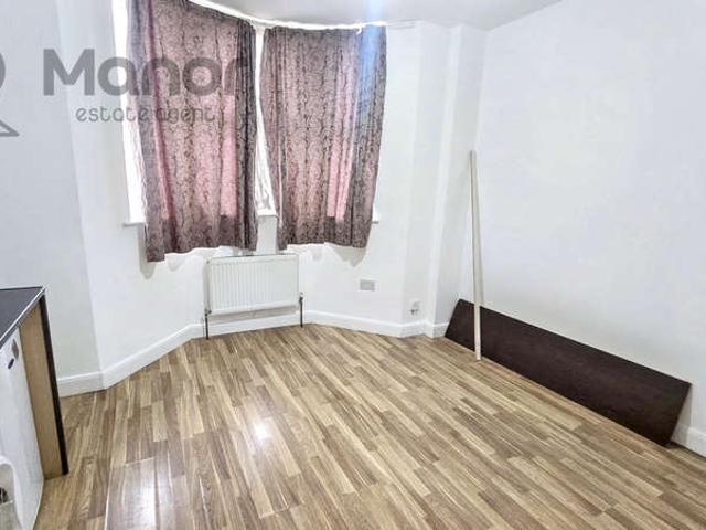 Studio for rent in London Borough of Havering, Greater London