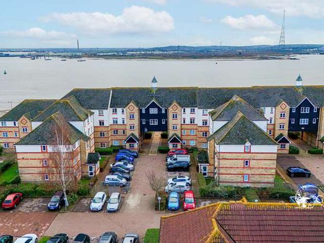 Studio for sale in South Stifford, Grays