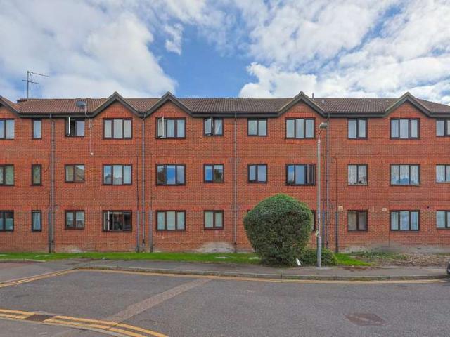 Studio for sale in Grays, Essex