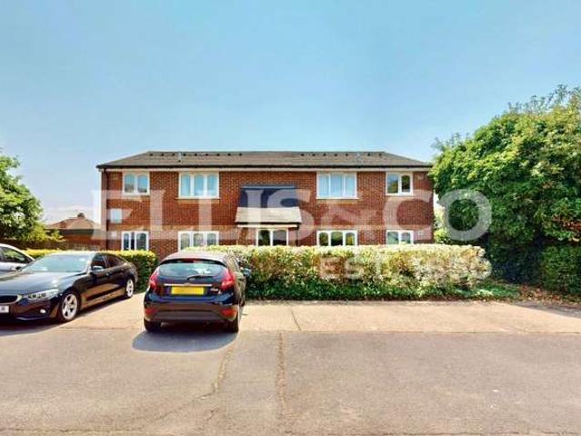 Studio for sale in London Borough of Ealing, Greater London